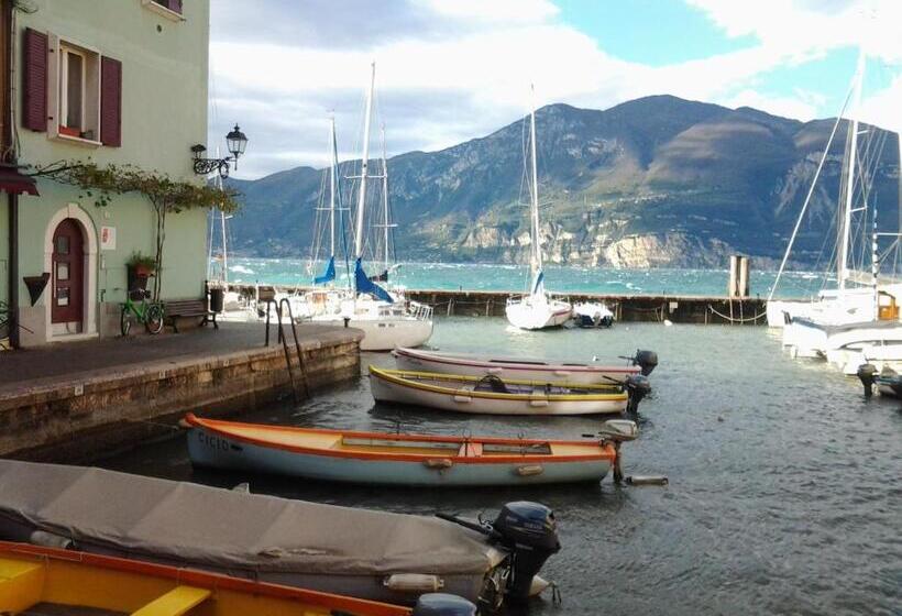 Номер Deluxe Вид на Озеро, Danieli La Castellana Lago Di Garda