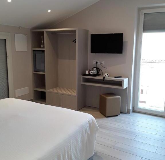 レイクビューデラックスルーム, Danieli La Castellana Lago Di Garda