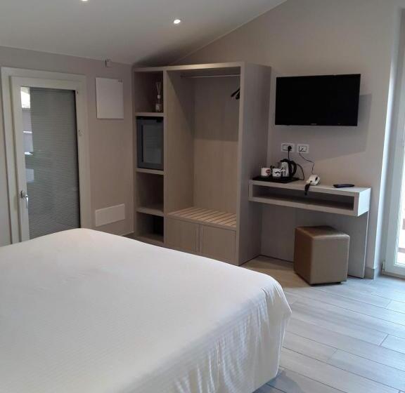 レイクビューデラックスルーム, Danieli La Castellana Lago Di Garda