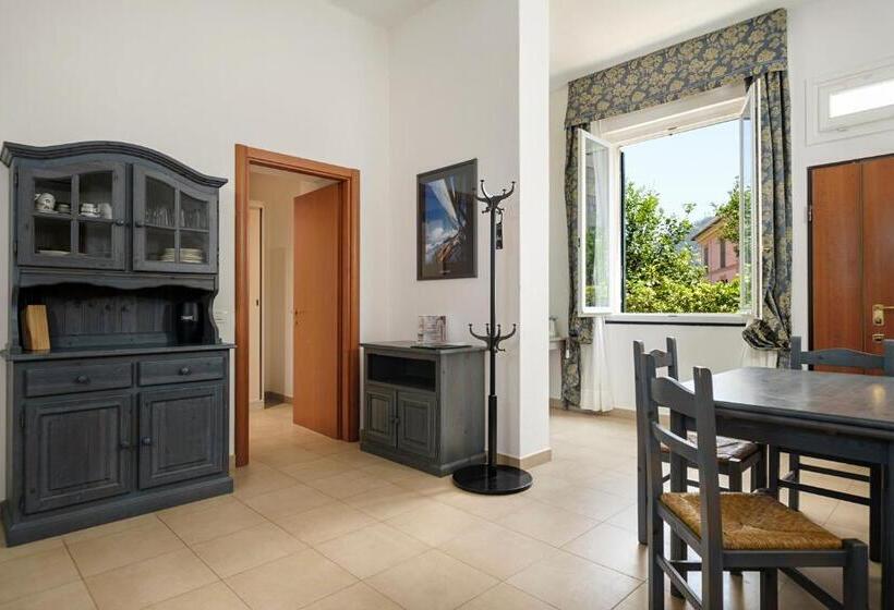 带1个卧室带花园景观的公寓, Due Mari