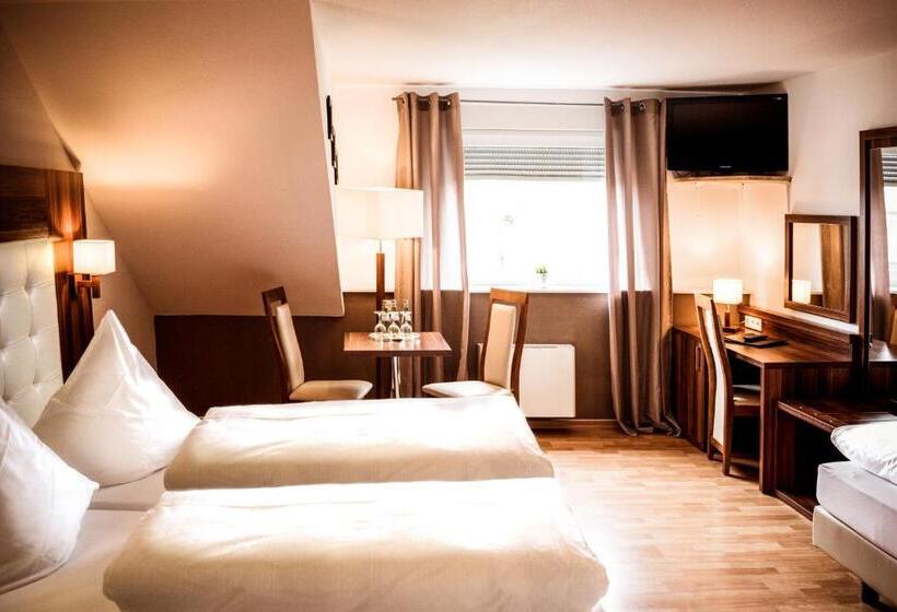 اتاق استاندارد سه نفره, Ehranger Hof