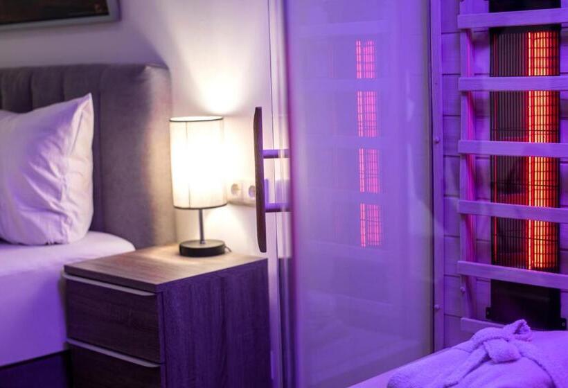 سوییت لوکس, Ehranger Hof