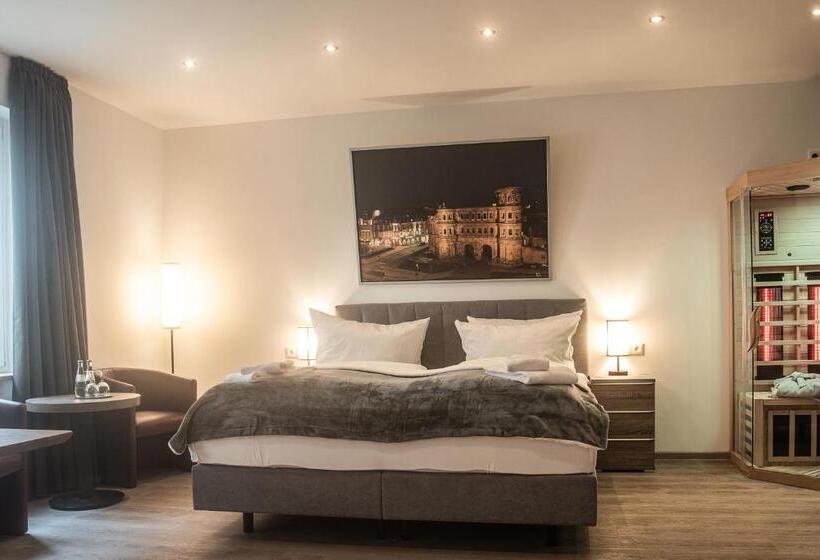 سوییت لوکس, Ehranger Hof