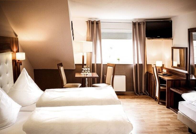 اتاق استاندارد سه نفره, Ehranger Hof