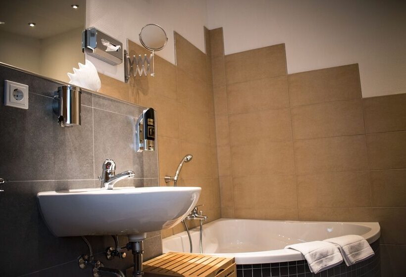 سوییت جونیور, Ehranger Hof