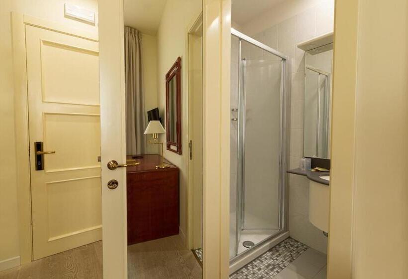 חדר סטנדרט יחיד, Enzo