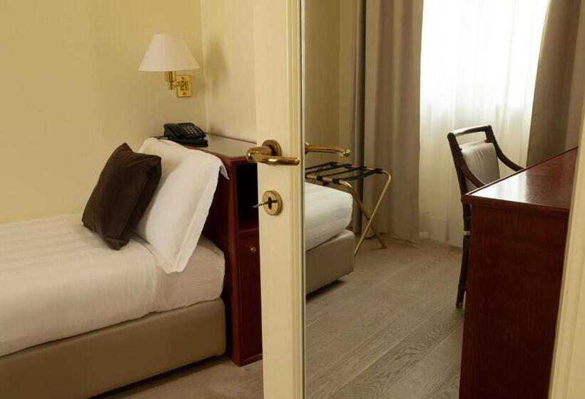 חדר סטנדרט יחיד, Enzo