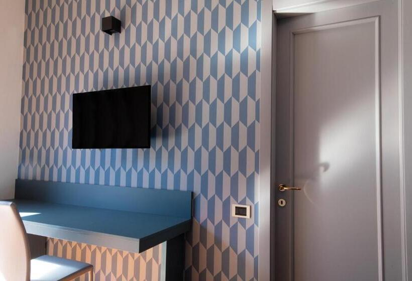 חדר סטנדרט, Enzo