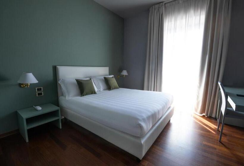 חדר סטנדרט, Enzo