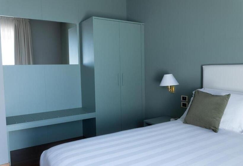 חדר סטנדרט, Enzo