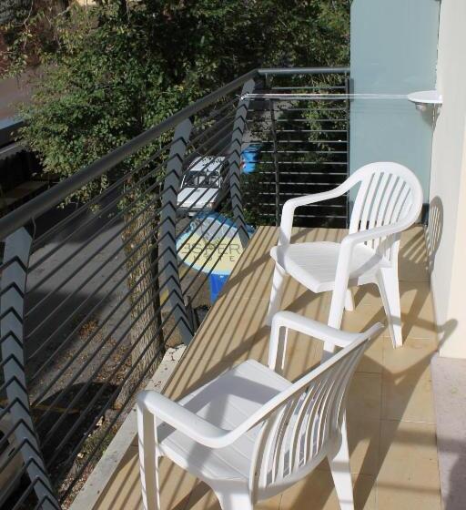 غرفة إقتصادية رباعية, Esperia