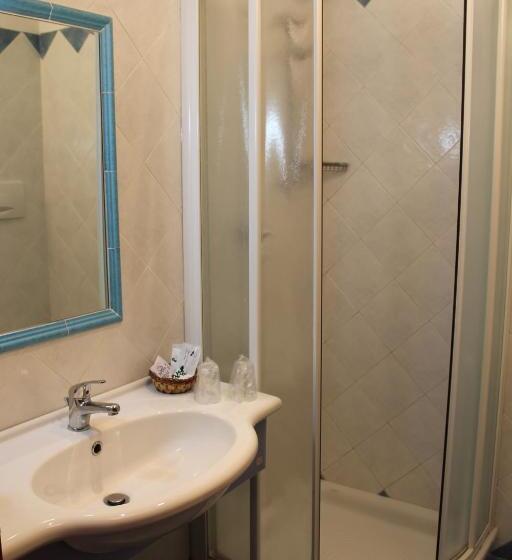 غرفة قياسية رباعية, Esperia