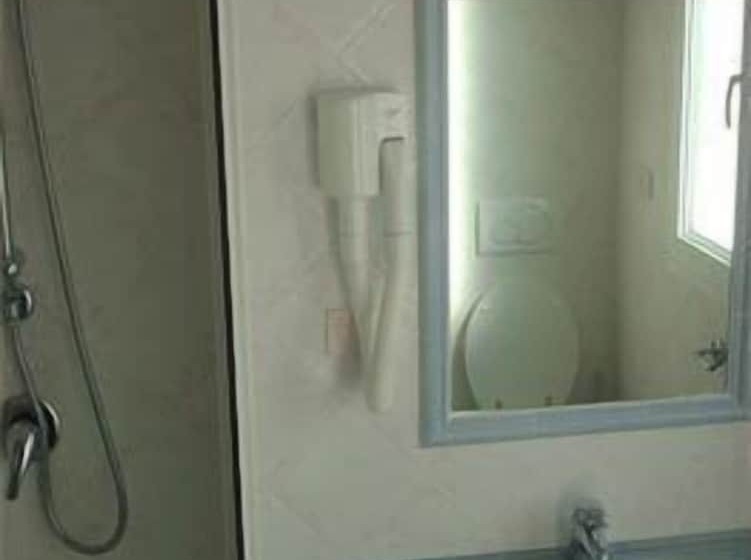 غرفة قياسية رباعية, Esperia