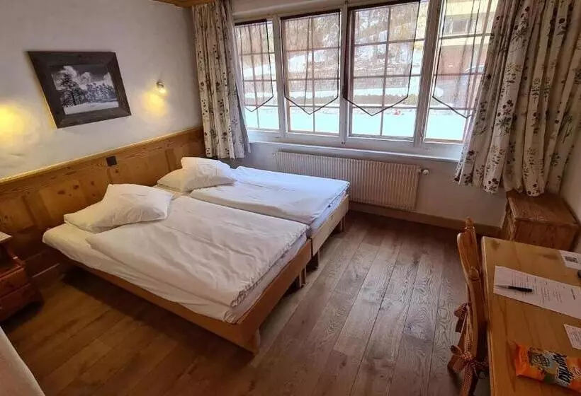 Basis Zimmer, Etrier