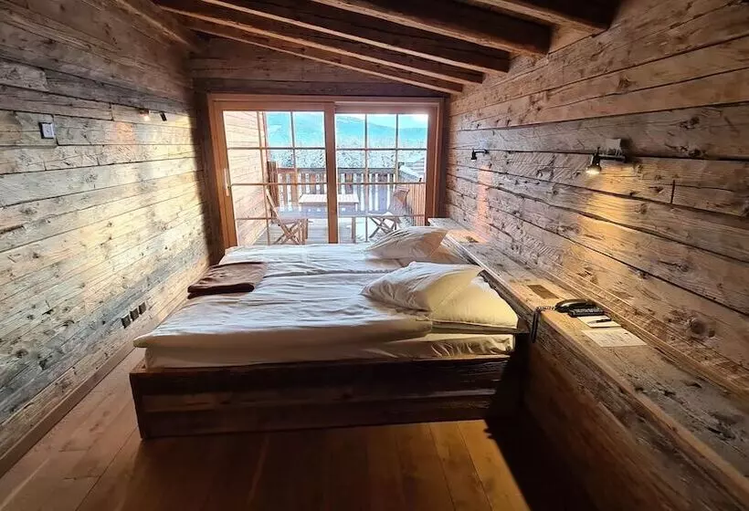 Suite mit Bergblick, Etrier