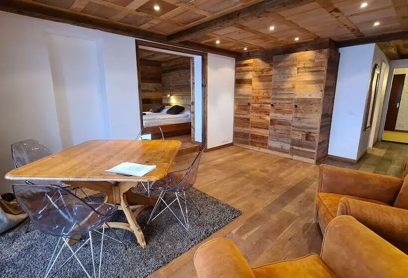 Suite mit Bergblick, Etrier