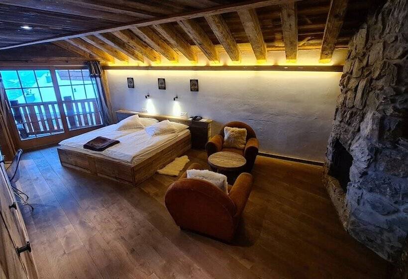 Полулюкс Вид на Горы, Etrier