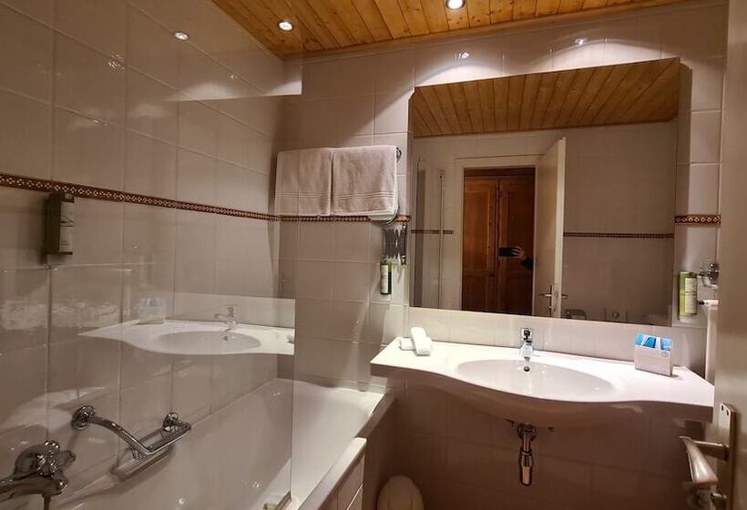 Классический номер с видом на горы, Etrier