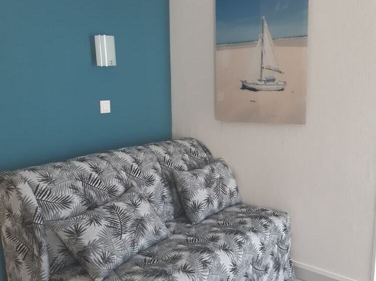 חדר משפחתי, Aunis Saintonge