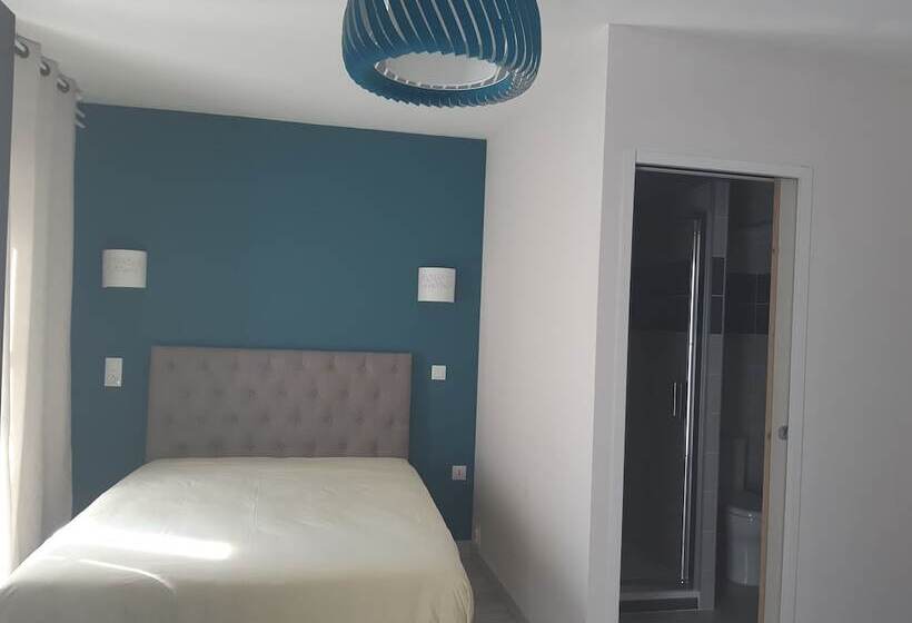 חדר משפחתי, Aunis Saintonge