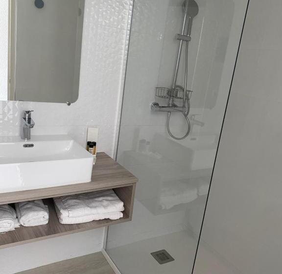 三人经典房间, Hôtel Saint Clair, Côté Plage