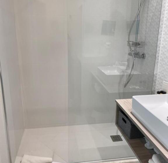 三人经典房间, Hôtel Saint Clair, Côté Plage