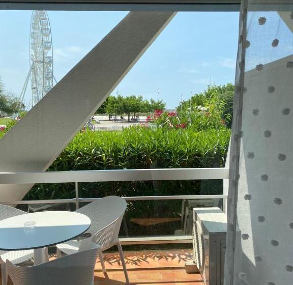 标准三人间, Hôtel Saint Clair, Côté Plage