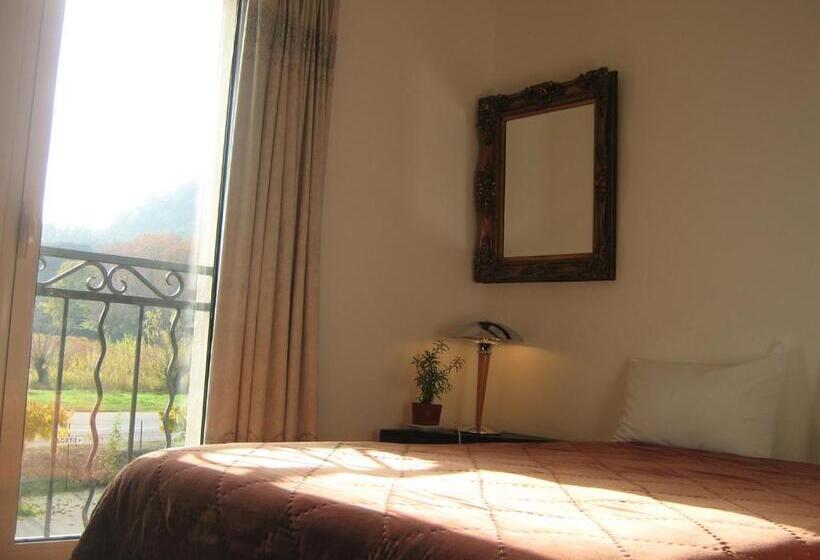 标准间, La Fontaine