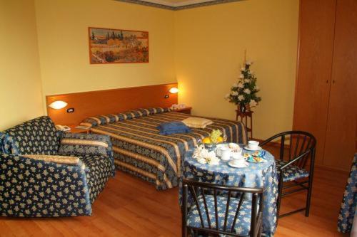 غرفة قياسية ثلاثية, Le Mura E Residence