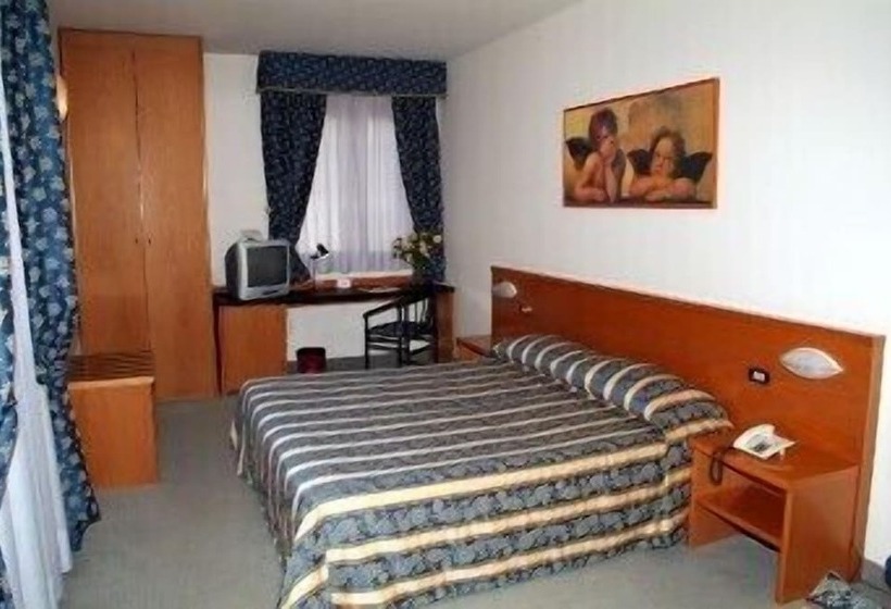 غرفة قياسية ثلاثية, Le Mura E Residence