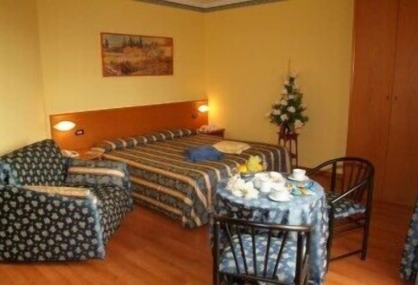 غرفة قياسية رباعية, Le Mura E Residence