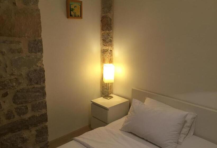 חדר משפחתי, Maestral