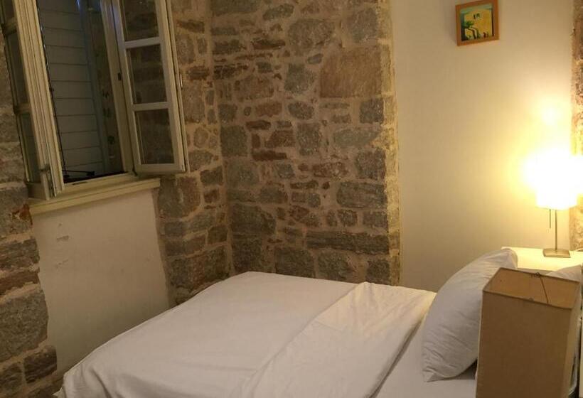 חדר משפחתי, Maestral