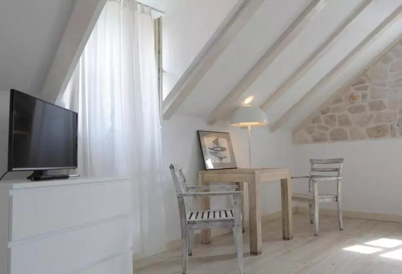 Standard Room, Maestral