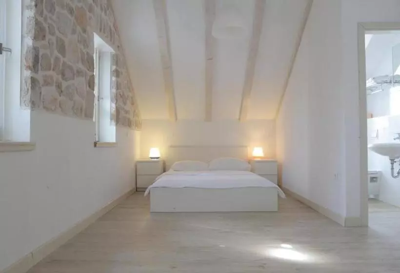 Standard Room, Maestral