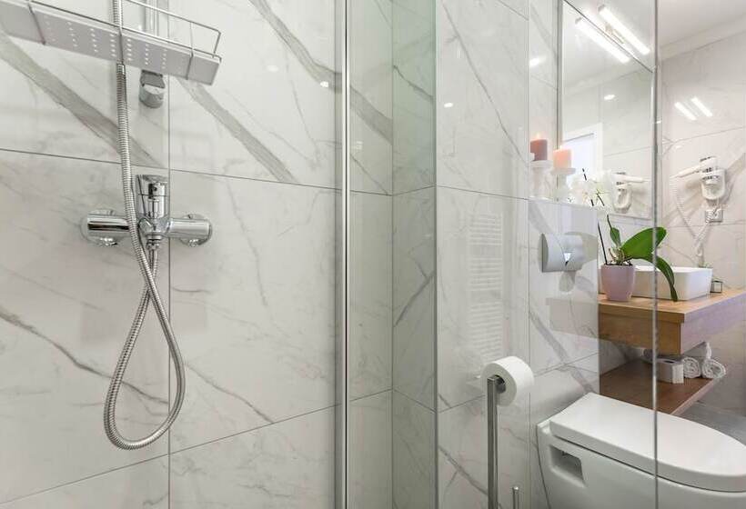 Quarto Estandar Vista Montanha, Maritimo