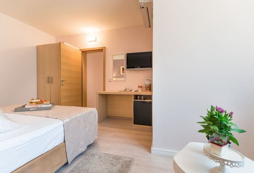 Júnior Suíte Vista Montanha, Maritimo