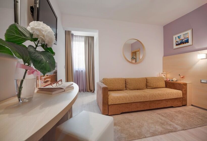 Júnior Suíte Vista Montanha, Maritimo