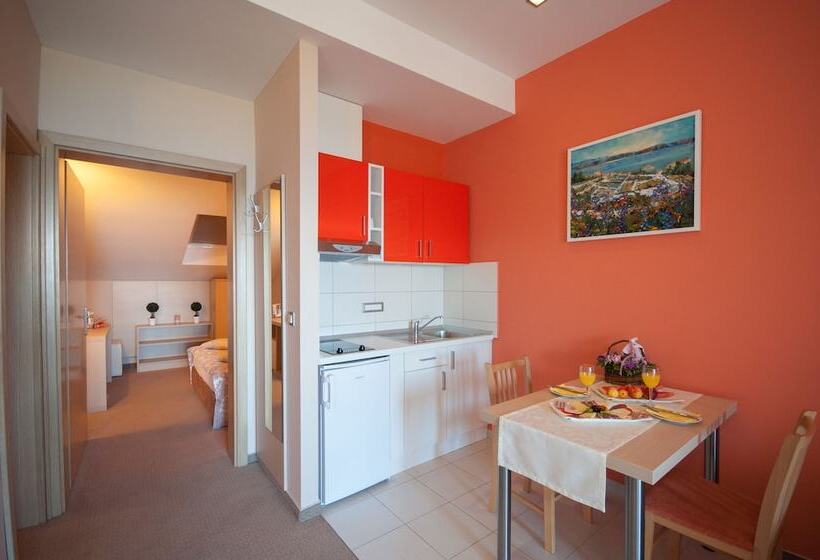 Apartamento 1 Quarto Vista Mar com Sacada, Maritimo