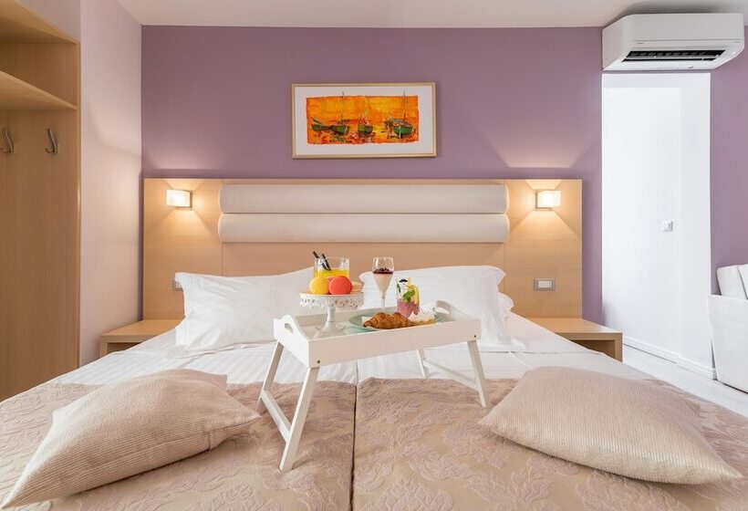 Quarto Estandar Vista Montanha, Maritimo