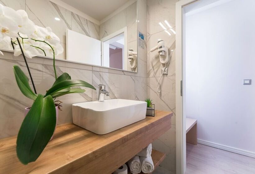 Quarto Estandar Vista Montanha, Maritimo