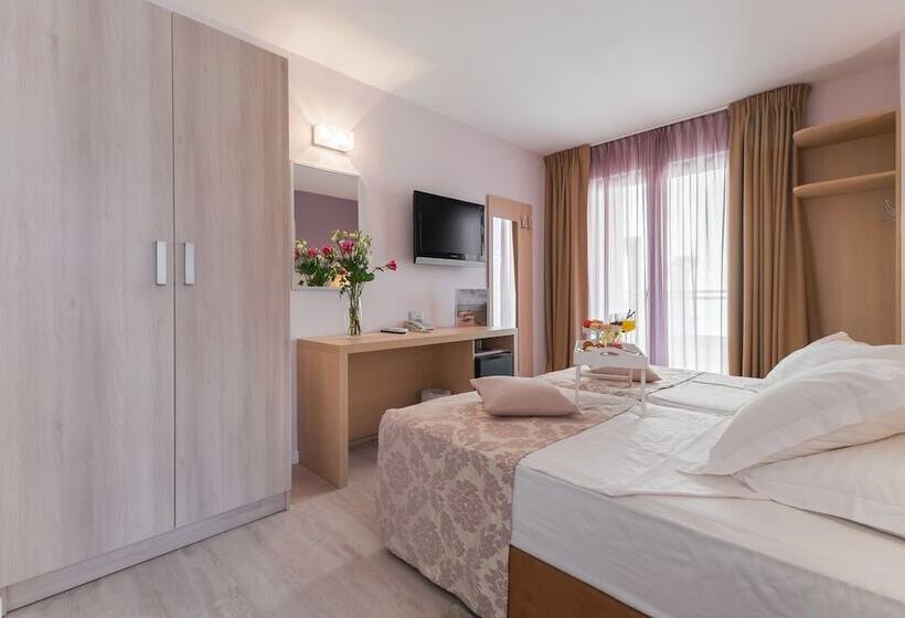 Quarto Estandar Vista Montanha, Maritimo