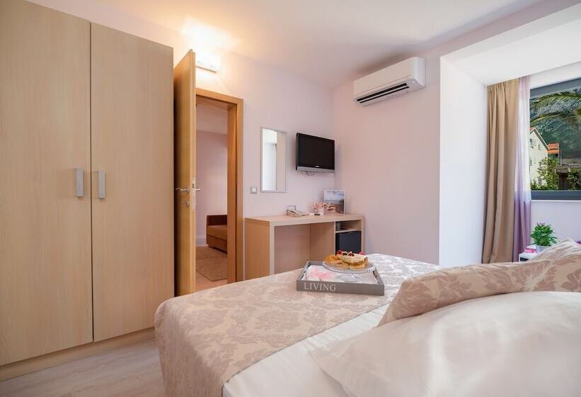 Júnior Suíte Vista Montanha, Maritimo