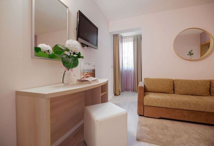 Júnior Suíte Vista Montanha, Maritimo