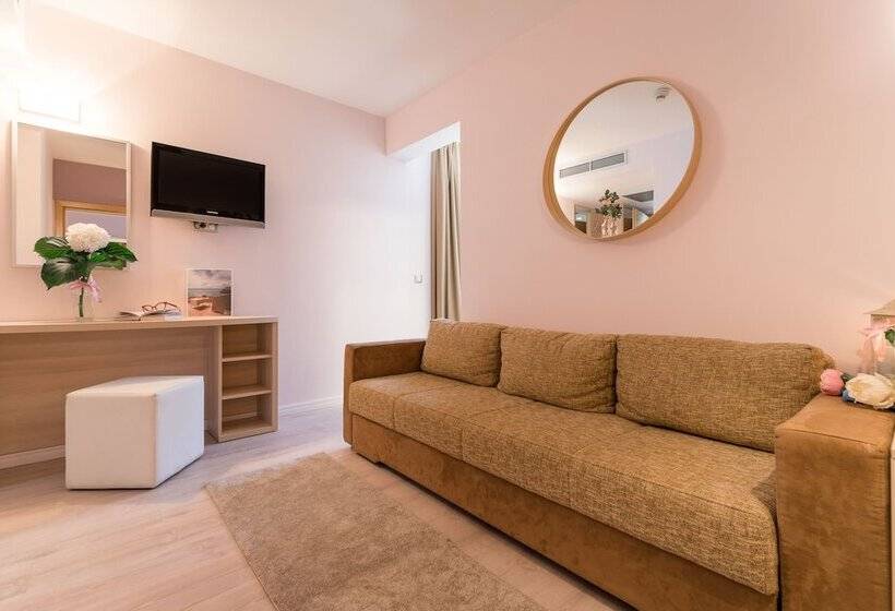 Júnior Suíte Vista Montanha, Maritimo