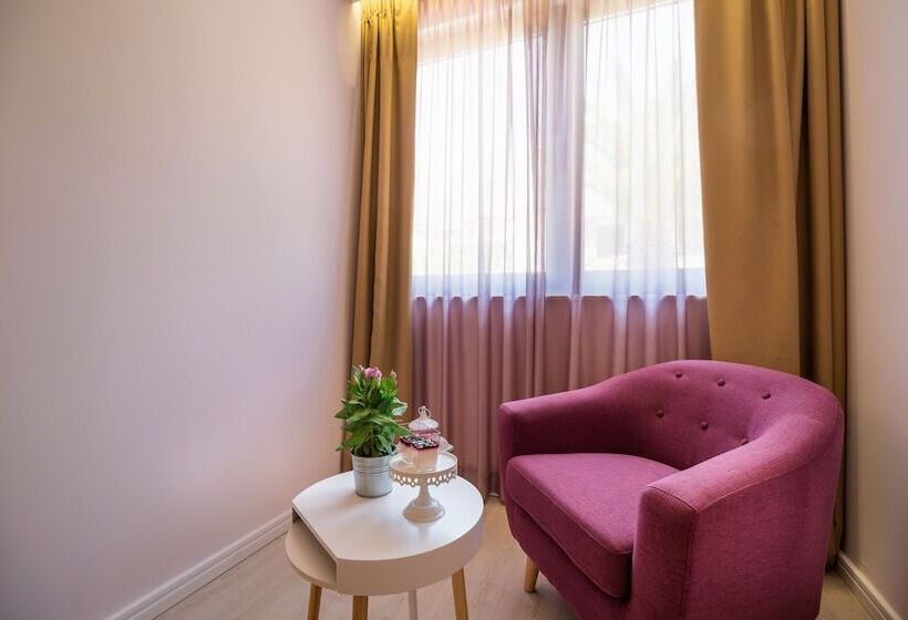 Júnior Suíte Vista Montanha, Maritimo