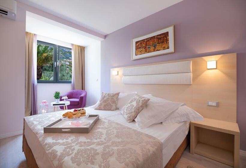 Júnior Suíte Vista Montanha, Maritimo