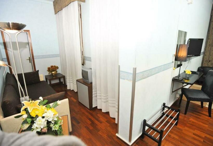 חדר סטנדרט לשלושה, Massimo D'azeglio