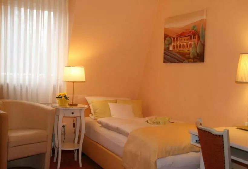 Economy Yhden Hengen Huone, Modena