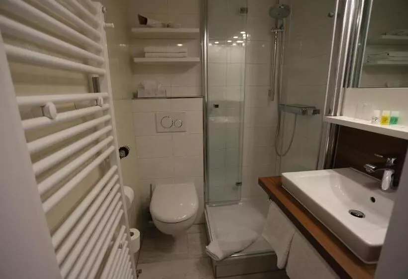 Standard-huone, Modena